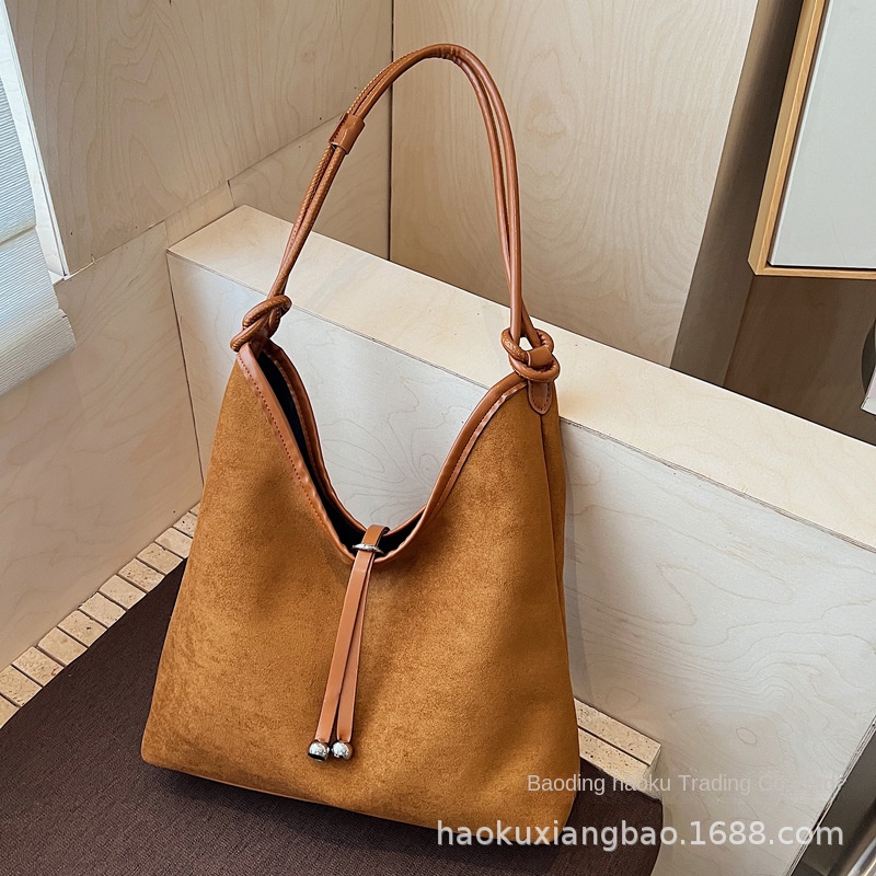 Matte Retro Women's Large Capacity Shoulder Bag, Casual Everyday Tote with Premium Texture - Image 3