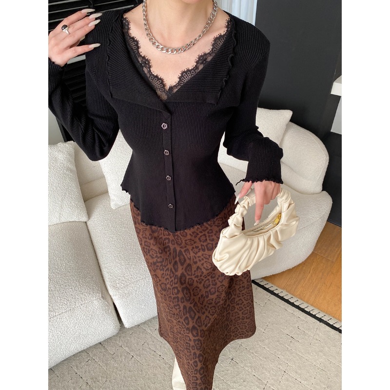 Gentle Atmosphere False Two-Piece Lace Spliced Ruffled Collar Fitted Knit Sweater - Image 4